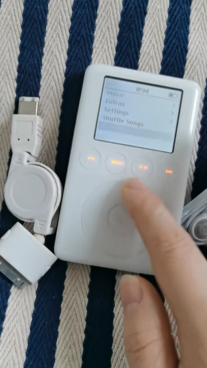 Very rare Apple Ipod Original 3rd Gen 10GB A1040 (Retro 2003 Very rare Apple Ipod Original 3rd Gen 10GB A1040 (Retro 2003
