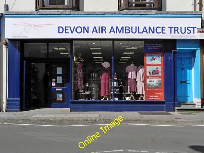 Foto 6x4 Devon Air Ambulance Charity Shop, 19, Broad Street, South Molto c2014