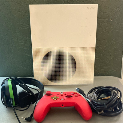 Microsoft Xbox One S 1681 White 500GB 4K Wi-Fi w Red Controller Headset HDMI
