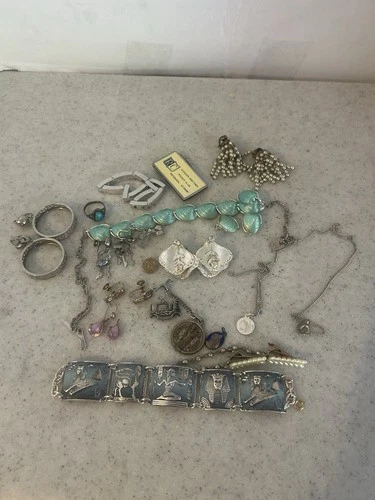 Vintage Lot Of Costume Jewelry - Mix Of Pieces