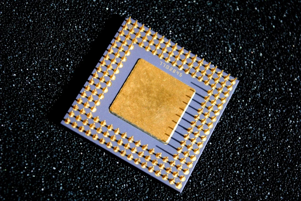 Intel i486 486DX33 Sammler CPU mit IBM Teilenummern 63G9145 PQ IBM9314 N13003A4 - Bild 3 von 3