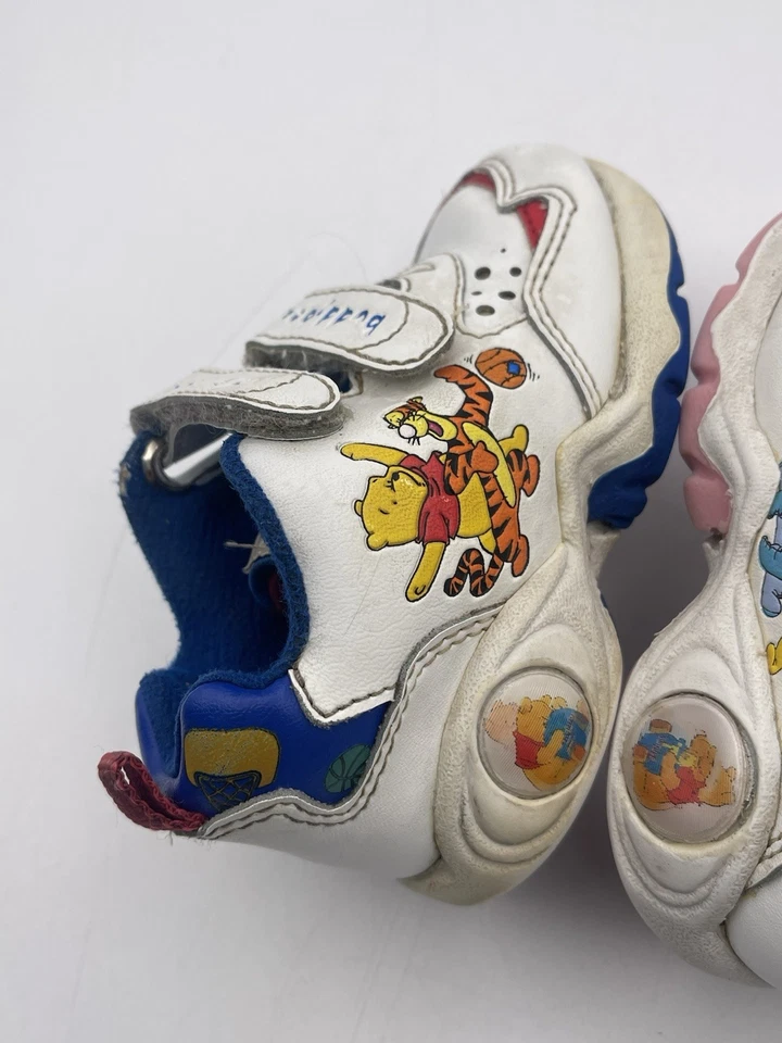 Sapatos leitão vintage anos 90 Winnie The Pooh Tigger Eeyore infantil tamanho 6.5 criança - Imagem 2 de 4