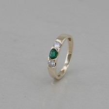 RING 585/14k Gelbgold,Smaragd 0,20 ct, 2 Brillanten 0,25 ct TW/si