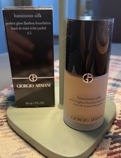 GIORGIO ARMANI  Luminous Silk Foundation / Ma...