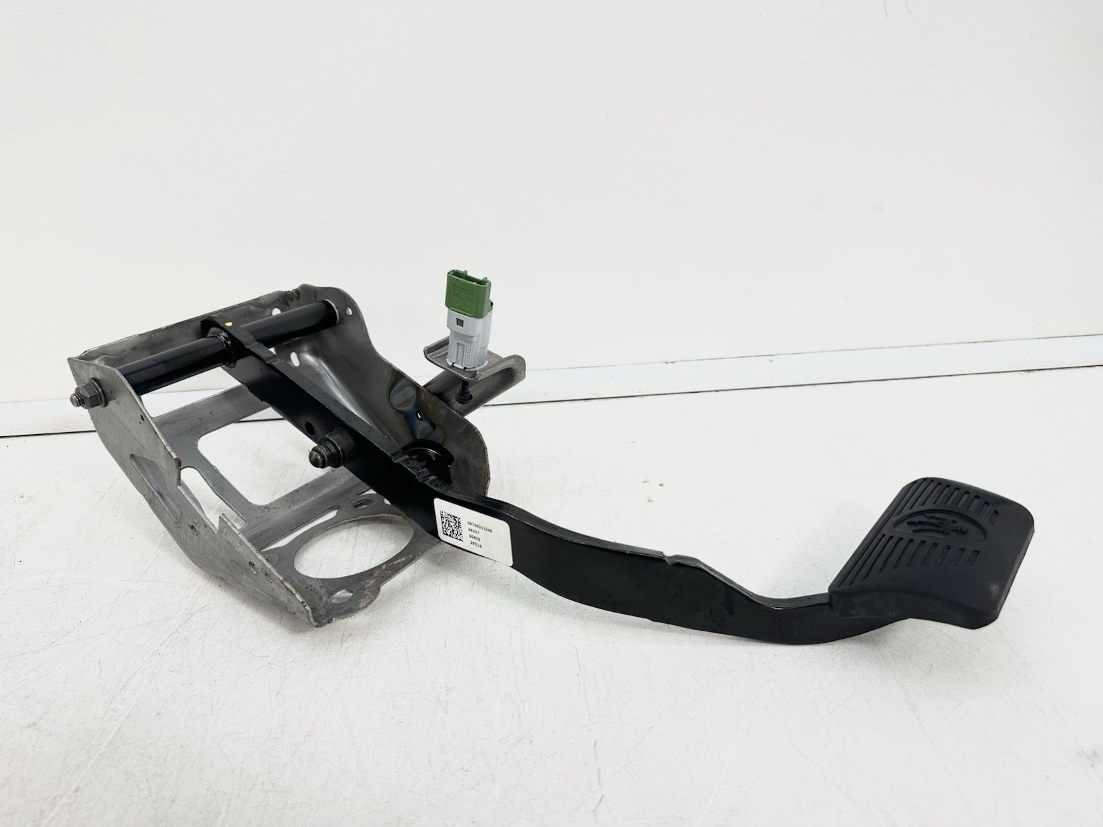 2014 - 2020 MASERATI GHIBLI M156 BRAKE STOP PEDAL 06700311040 OEM