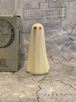 The York Ghost Merchants - großes pastell lila & rosa Phantom Steinmetz Geist