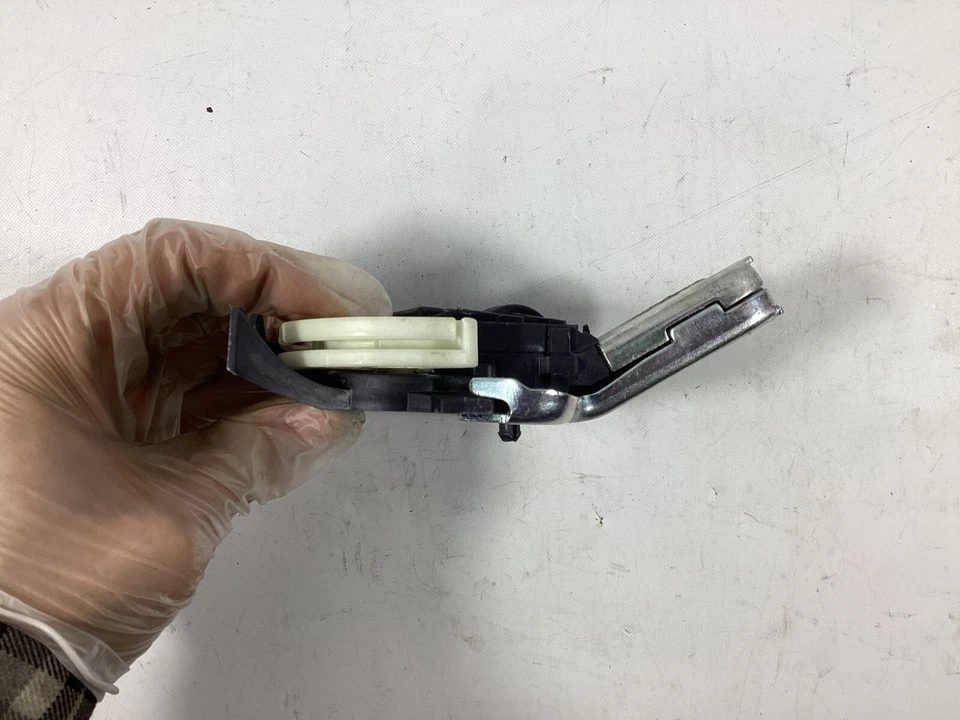 Audi A5 A4 S4 S5 2009-2016 bloqueo de cierre de tapa de maletero - 4F5827505D OEM. Foto 4 de 4