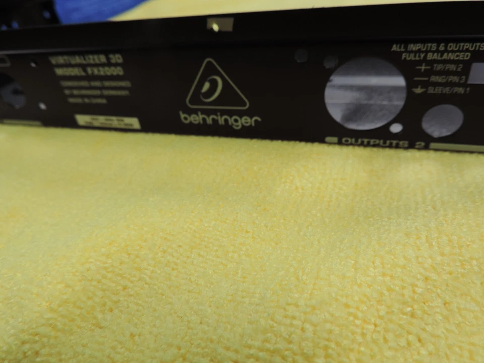 Procesador de efectos 3D virtualizador Behringer FX2000 = CARCASA DE CUBIERTA INFERIOR = Foto 3 de 4