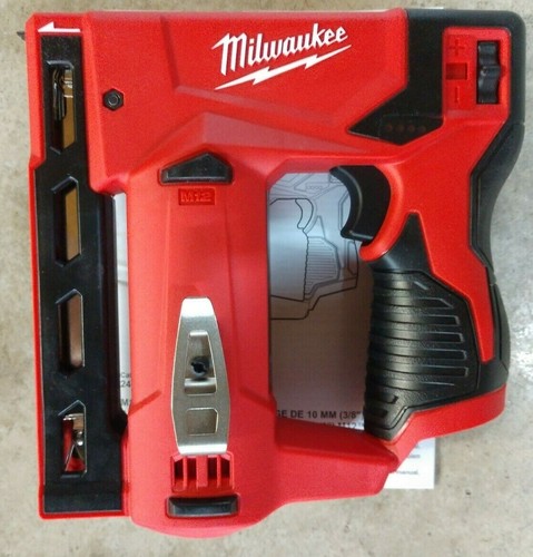 Compre NUEVA Milwaukee M12 38 \u0026 # 034; Grapadora de corona inalámbrica  Modelo # 2447-20 Herramienta desnuda online en Nicaragua. 275104083413
