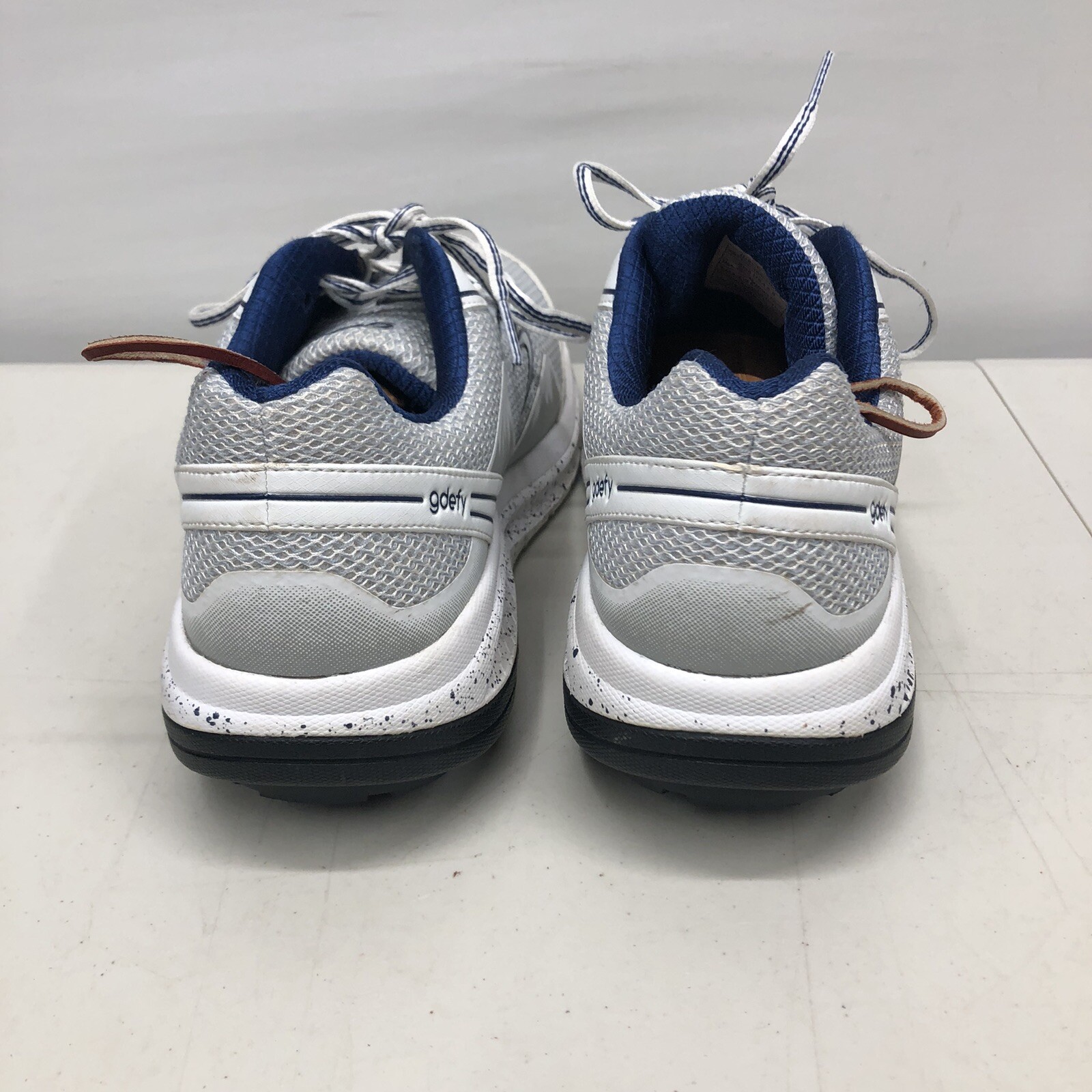 Gravity Defyer Men's 9.5 GDEFY Mighty Walk Athletic Shoes Silver White