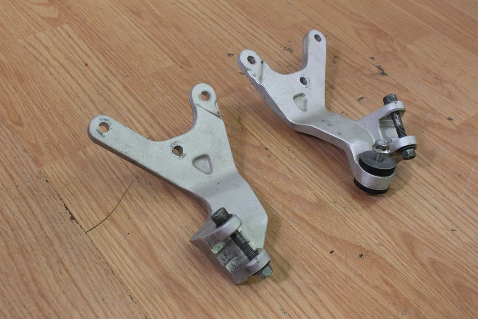 Suzuki GSXR750 1993 soportes de clavija de pasajero Foto 2 de 4