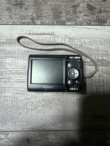 Nikon Coolpix L11 6MP Digital Camera 3x Optical Zoom with Case - Picture 7 of 11