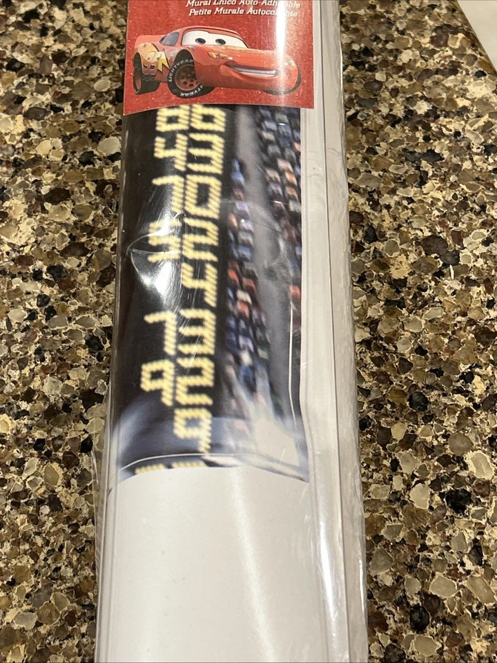 Mini mural de pared autoadhesivo de 32" x 29" de Disney Pixar Cars pistón taza pista de carreras Foto 4 de 4