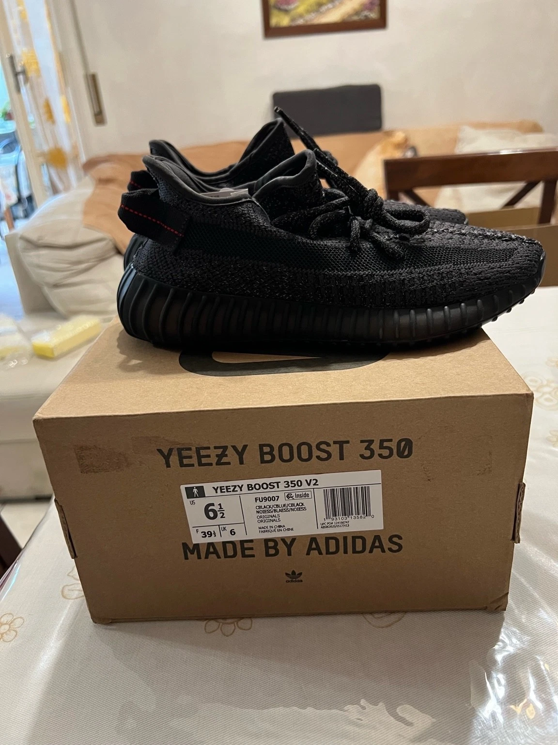 Adidas yeezy boost 350 numero 39 nere nuove mai usate