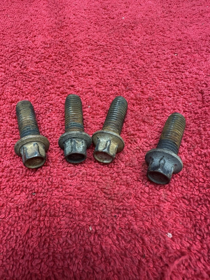 2006-2010年悍马H3 H3T通用原始设备制造商前摇杆衬套螺栓4件套 — 第 2/3 张图片