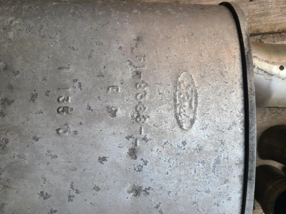 Silenciadores de escape OEM Ford Mustang GT 2011, 2012, 2013, 2014 Foto 3 de 4