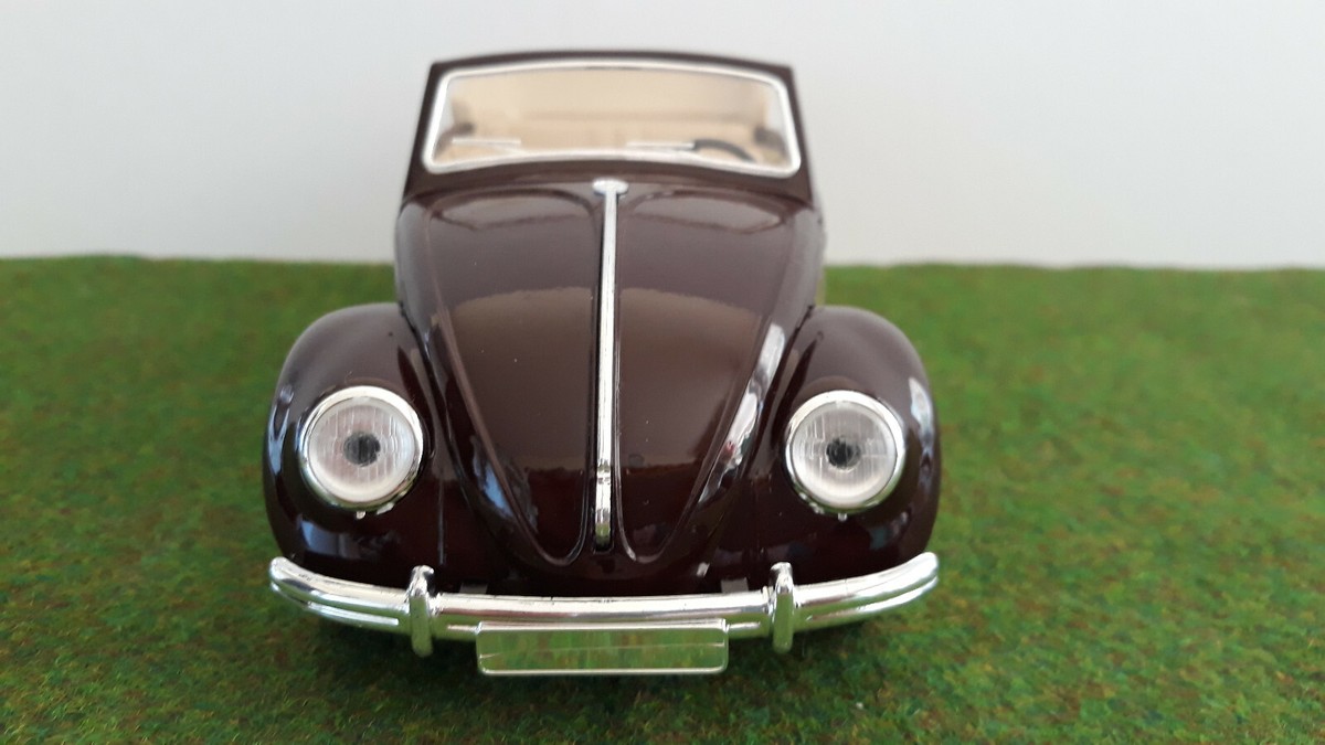 Diorama Solido 8603 - Volkswagen Coccinelle Vacances à La Neige - 1/17 - Bleu