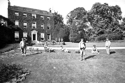 azn-88 House & Lawn, Walden Place Red Cross Hospital, Saffron Walden. Foto