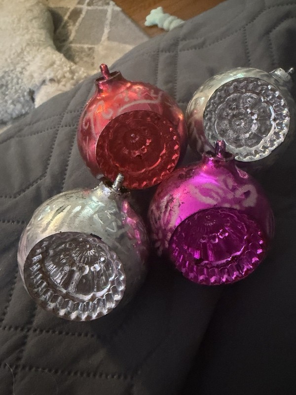 4 VTG Hard Plastic Metallic Indent Ornaments Stencil Merry Christmas
