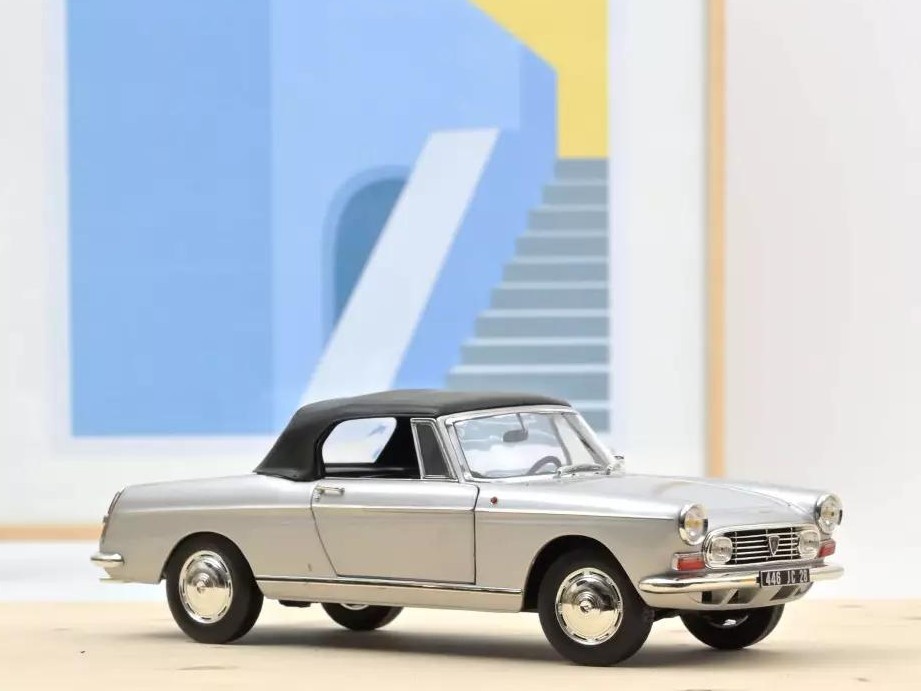Peugeot 404 Cabriolet 1967 Norev 1/18 miniature grise en métal injecté pour collectionneur de collection