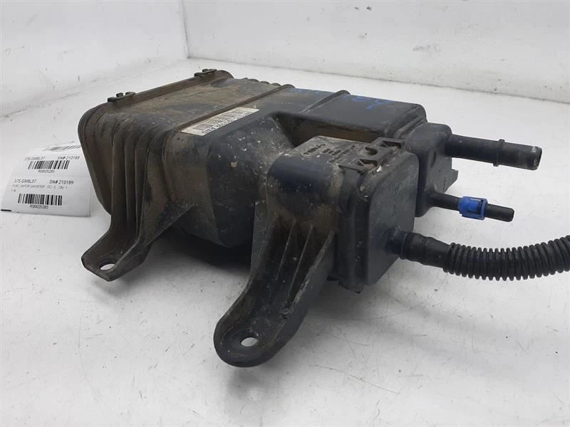 05 06 07 08 09 Bote de vapor de combustible Chevrolet Equinox 19330402 Foto 2 de 4