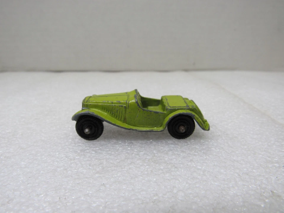 Coche deportivo Tootsietoy de metal fundido a presión amarillo MG de los años 50 3" Chicago vintage Foto 3 de 4