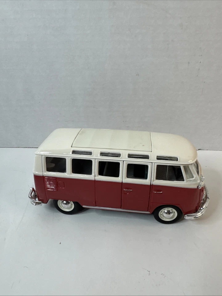 Maisto Volkswagon Camper/Van "Samba" modelo fundido 1:25 vermelho/branco - Imagem 3 de 4