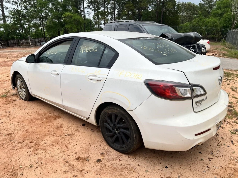 Fuse Box Engine ID BBM666760 Fits 11-13 MAZDA 3 104831470 Foto 3 de 4