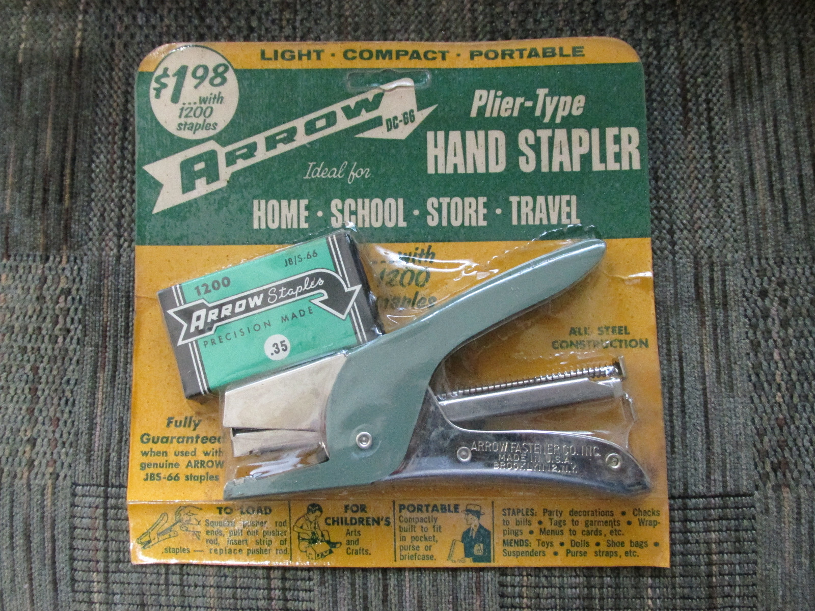 VINTAGE Mid-Century Stapler Arrow Fastener Co Green Plier Stapler S66 w/ staples-image