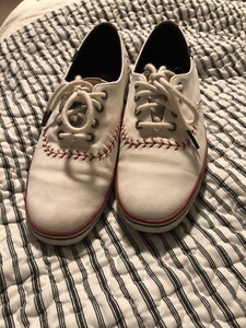 baseball tennis shoes