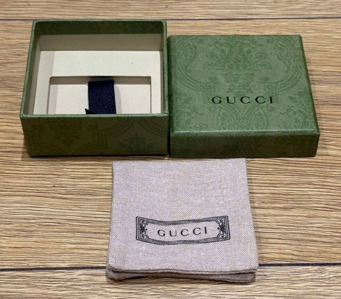 Véritable petite boîte à collier pendentif bijoux vert Gucci originale avec pochette