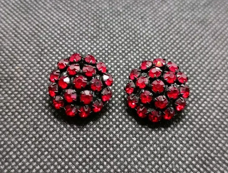 Warner Signed Ruby Red Crystal & Black Tone Clip … - image 1