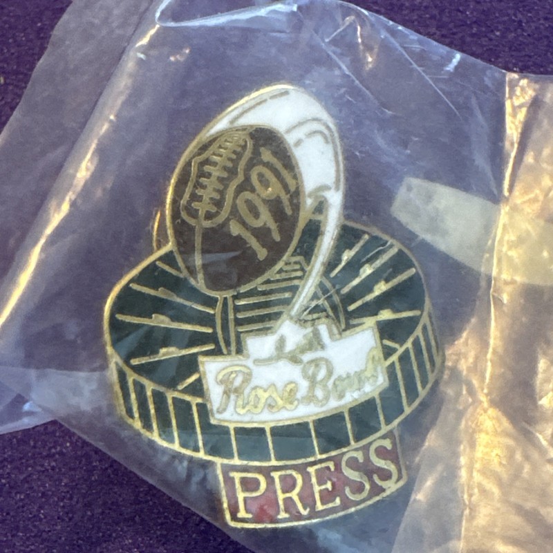 1991 ROSE BOWL PRESS PIN USC Washington Huskies defeating the Iowa Hawkeyes