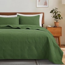 King Size Olive Green Geometric Quilt Set with Pillow Shams, Lightweight Summer
