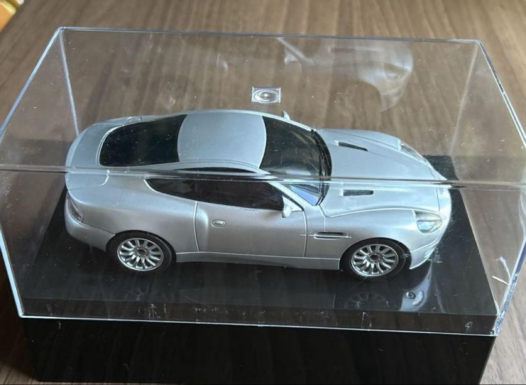 NIKKO RDC-320050A Aston Martin V12 Vanquish RC Car - 1/32