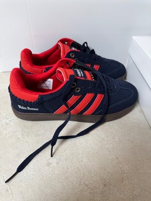 casual shoes for men, everyday wear.
