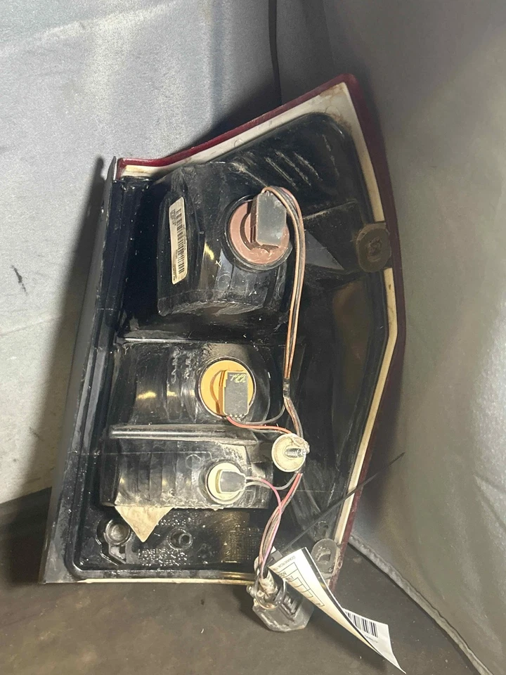 Fits 2005-2008 Dodge Magnum Left Taillight Assembly OEM:4805967AH - Изображение 3 из 4