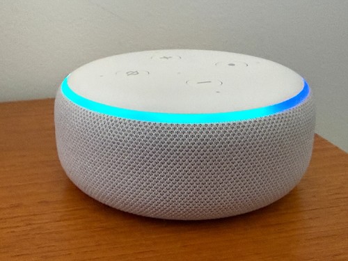 Amazon Echo Dot 3. Generation Smart Alexa Lautsprecher - ohne Uhr