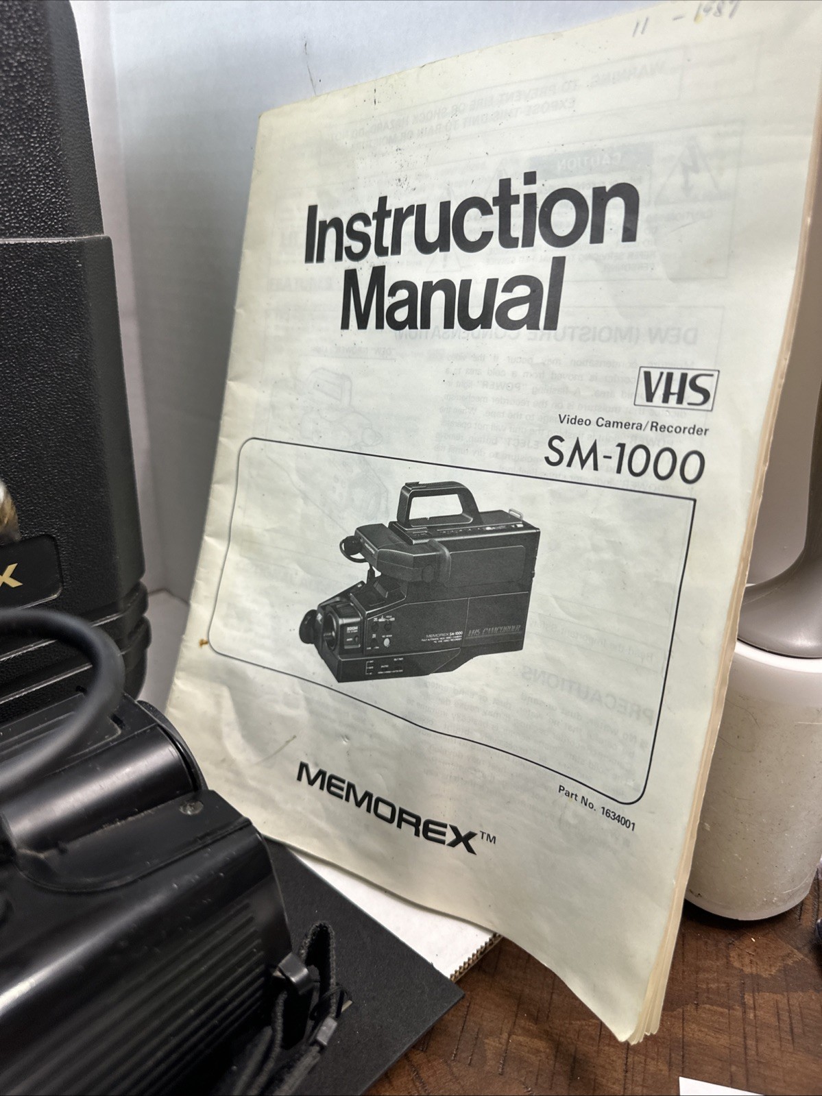 Vintage Memorex SM-1000 HQ VHS Video Recorder Camcorder. WORKS Needs Battery