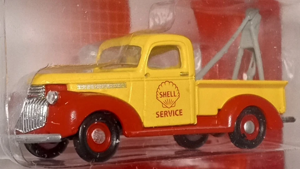 CMW Mini Metals #30395A 1941-1946 Chevrolet Tow Truck Shell Oil Service Towing - Image 2 of 4