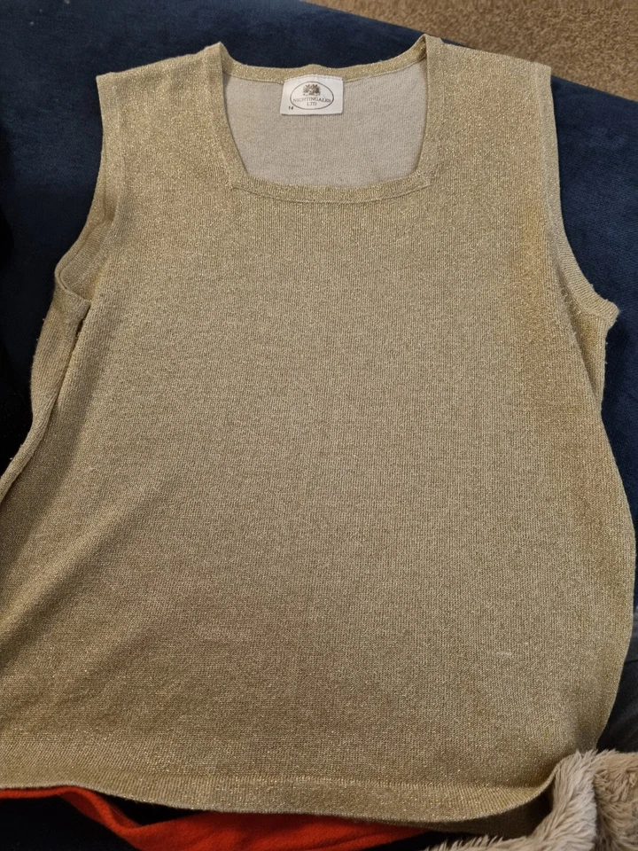 Nightingales 1980s Vintage Gold Glitter Sleeveless Jumper - Image 2 of 4