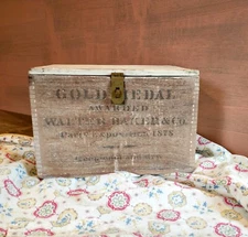 Vintage Primitive GOLD MEDAL Walter Baker & Co. Dovetailed Hinged Wooden Box