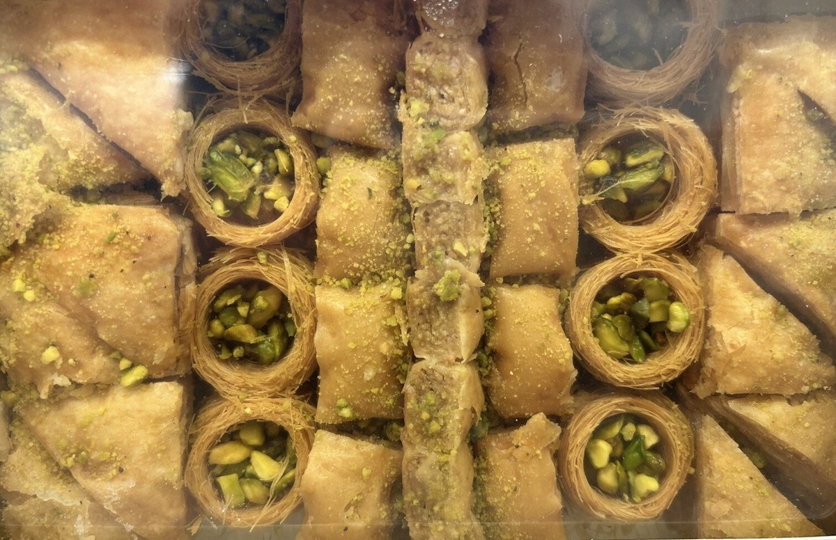 菓子 Authentic Mediterranean Baklava 35oz Cedar Pastries Authentic Mediterranean Baklava 35 Ounce, Made With