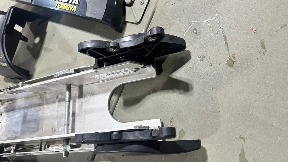 Minn Kota Terrova Base / plastics / Shaft Release - Image 2 of 4