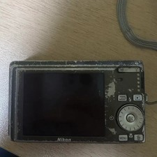 Nikon COOLPIX S220 Digital Camera 8.1MP 3x Zoom 2009 Model