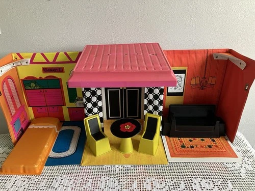 VTG 1968 Barbie MOD Family House with Original Furniture Mattel Fold Out Vinyl