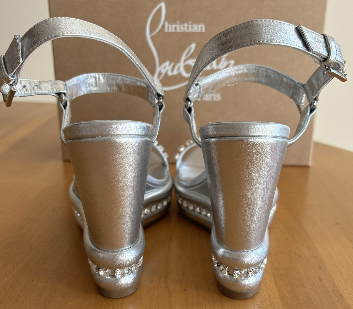 【CHRISTIAN LOUBOUTIN】日本公式在庫無し★Pyrastrass 110mm Christian Louboutin Pyrastrass 110mm Wedge Sandals | Purple