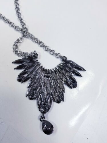 AMRITA SINGH JOAN PENDANT NECKLACE - Picture 3 of 6