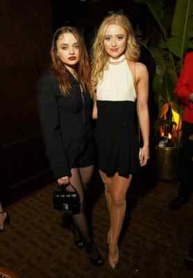 BEAUTIFUL JOEY KING & KATHRYN NEWTON 5X7 Photo