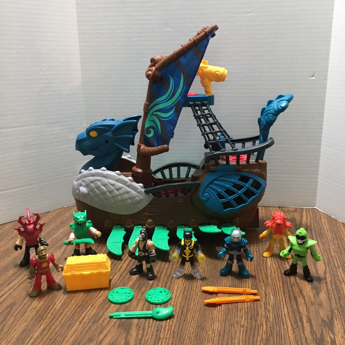Fisher Price Imaginext Sea Serpent Pirate Ship with Movement Accessories